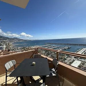 ático Con Piscina Privada E Impresionantes Vistas Al Mar En Apartamento Fuengirola